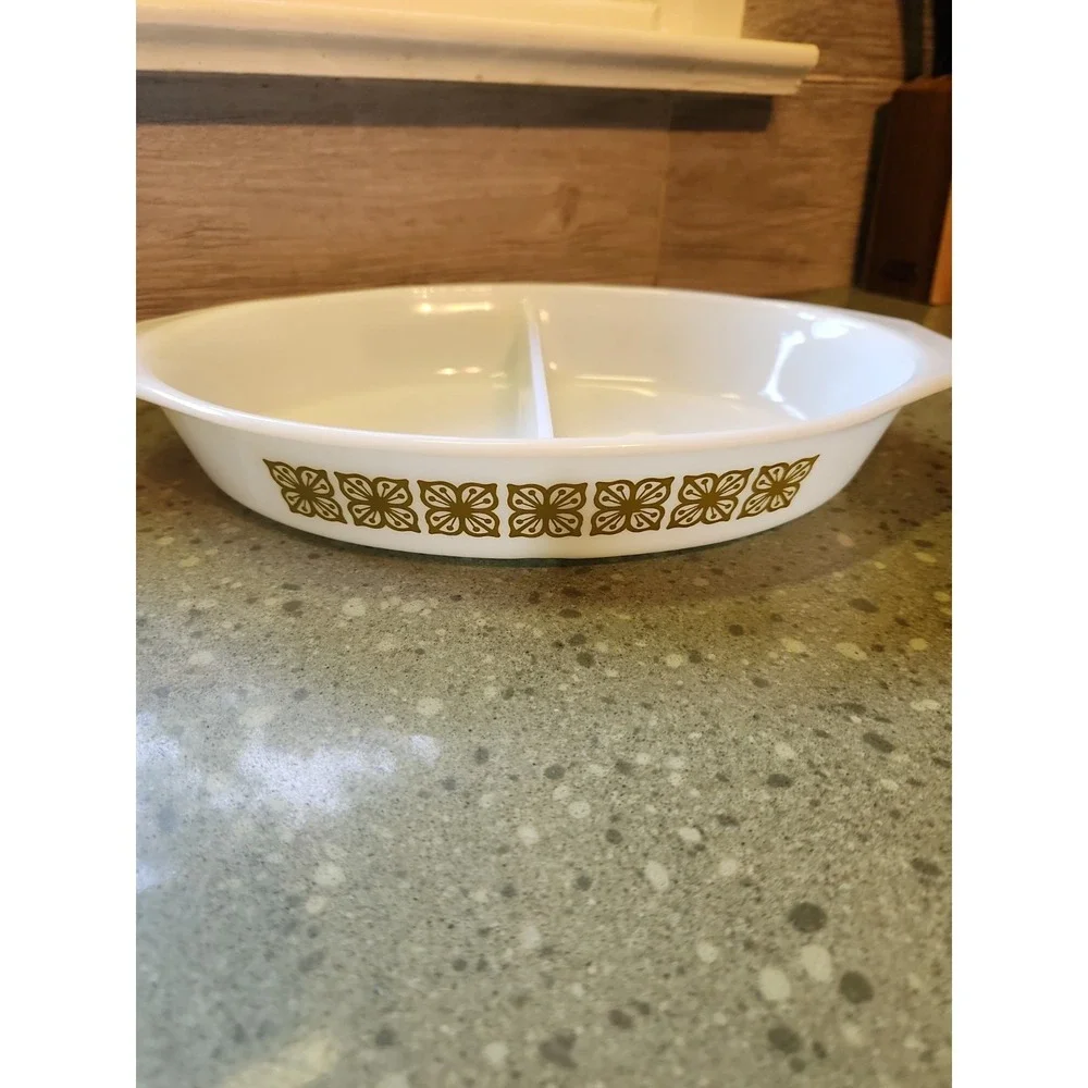 Vintage Pyrex Verde Floral 1 Quart Divided Casserole Dish Avocado Green
